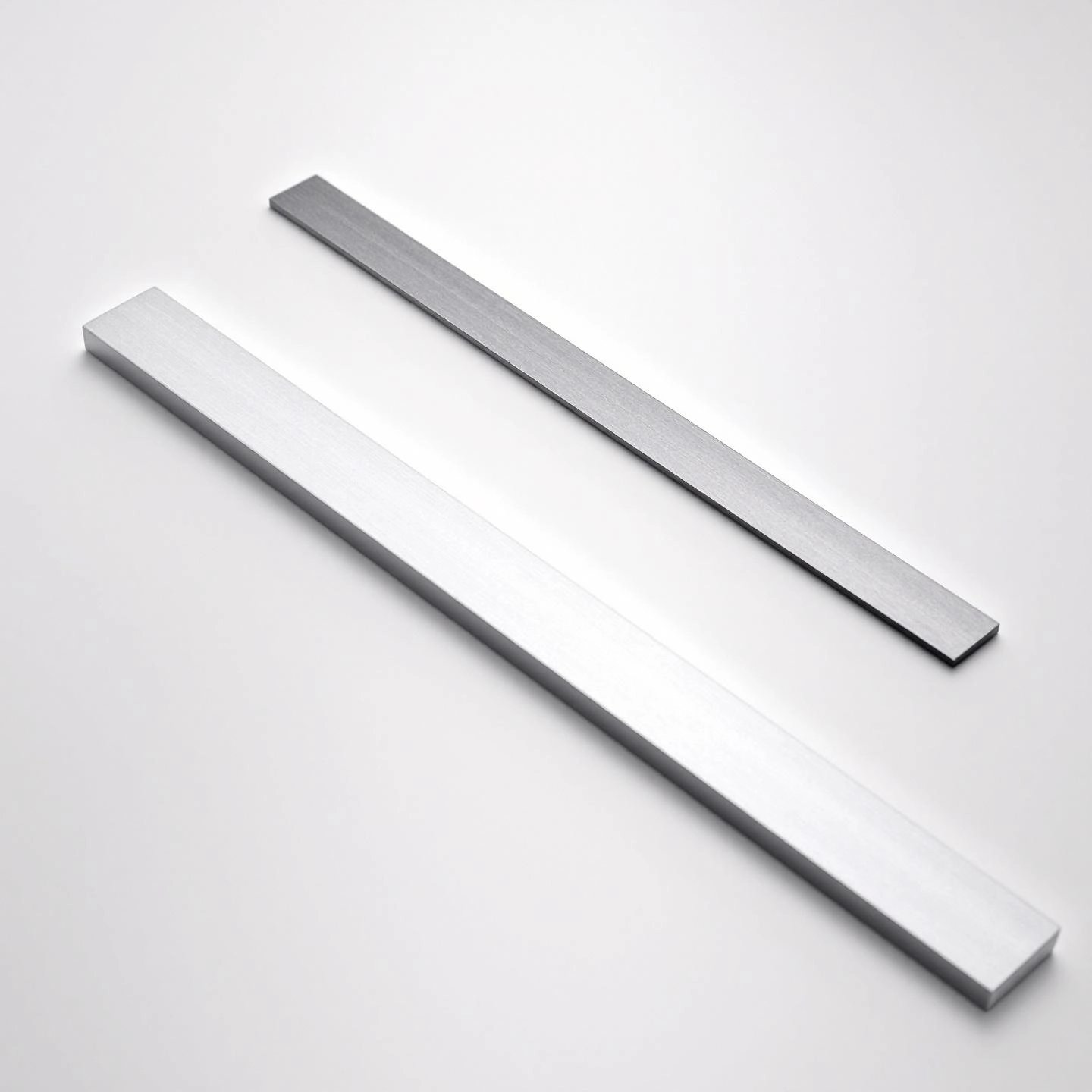 visual comparison of aluminum and steel straight edges highlighting their distinct characteristics
