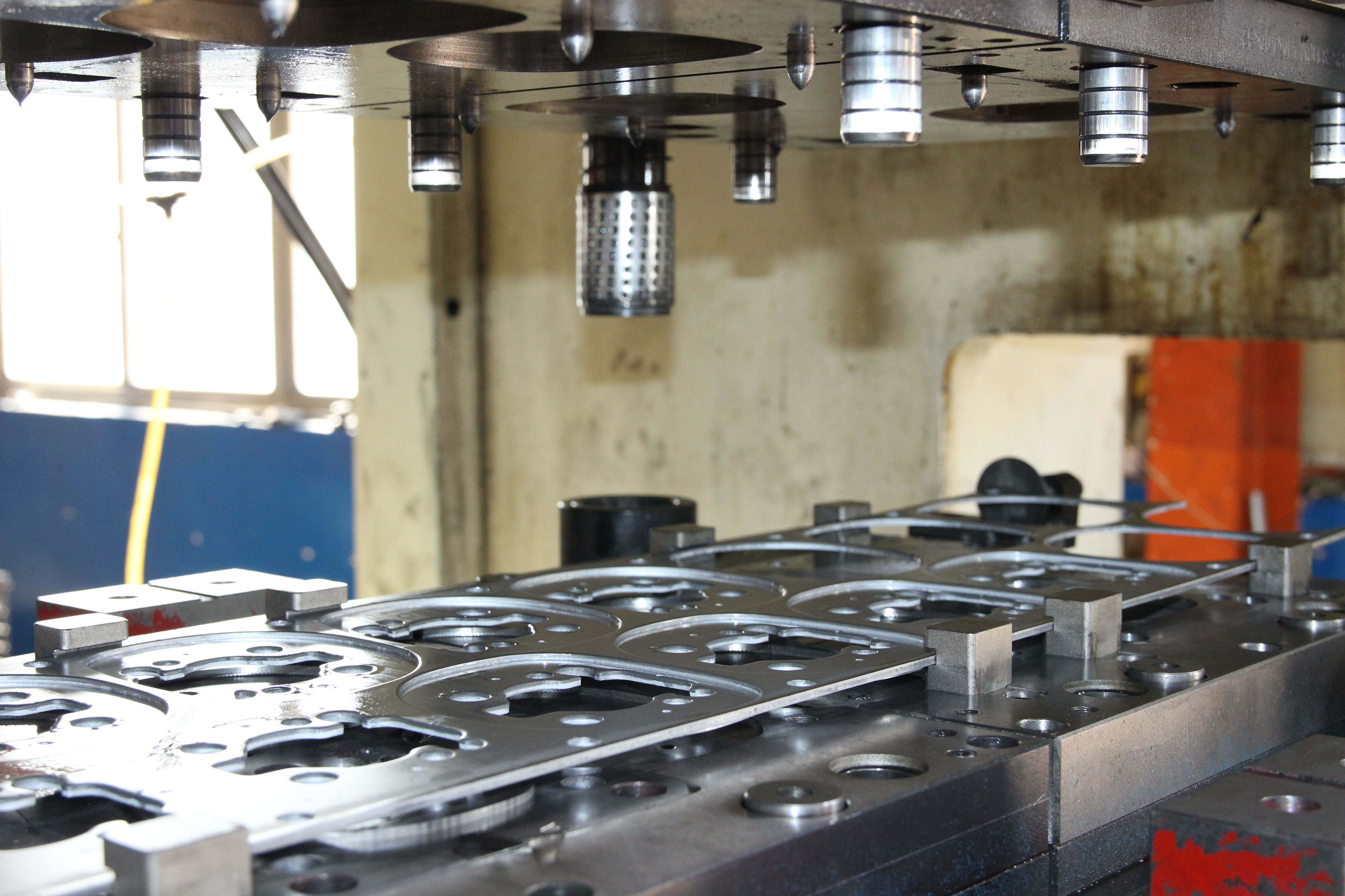a forming die reshaping sheet metal in a modern manufacturing press