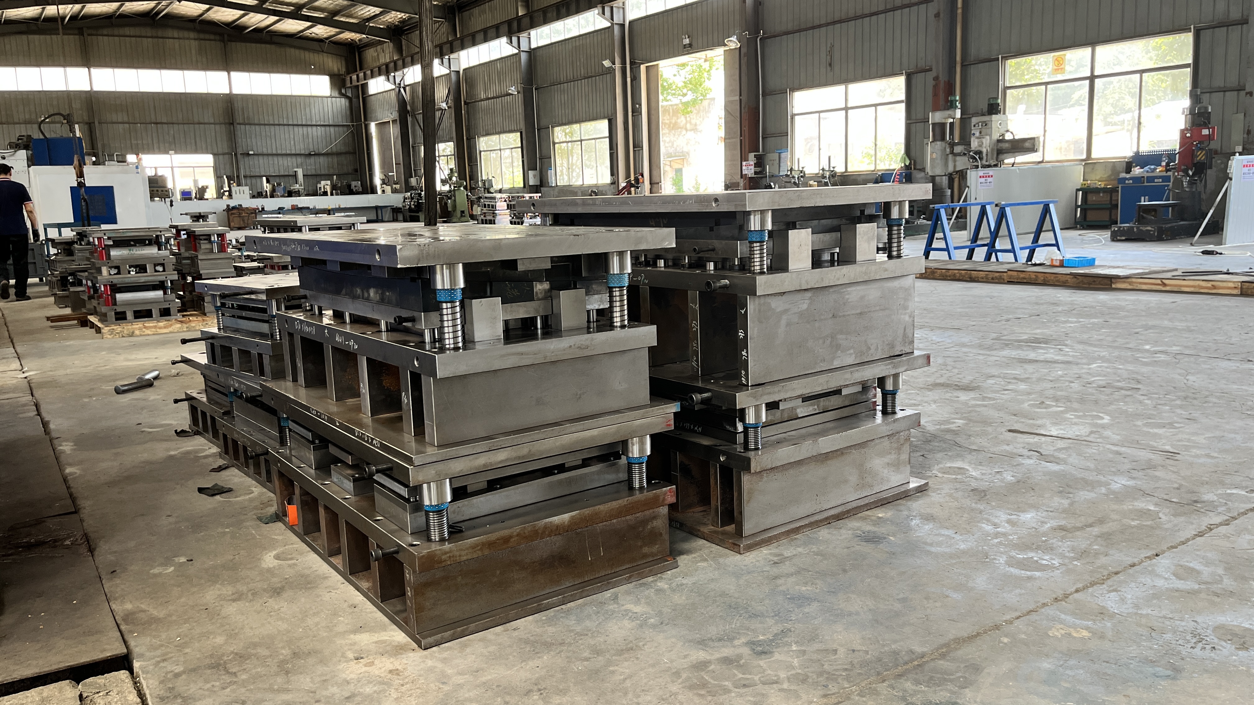various types of forming dies used in sheet metal manufacturing