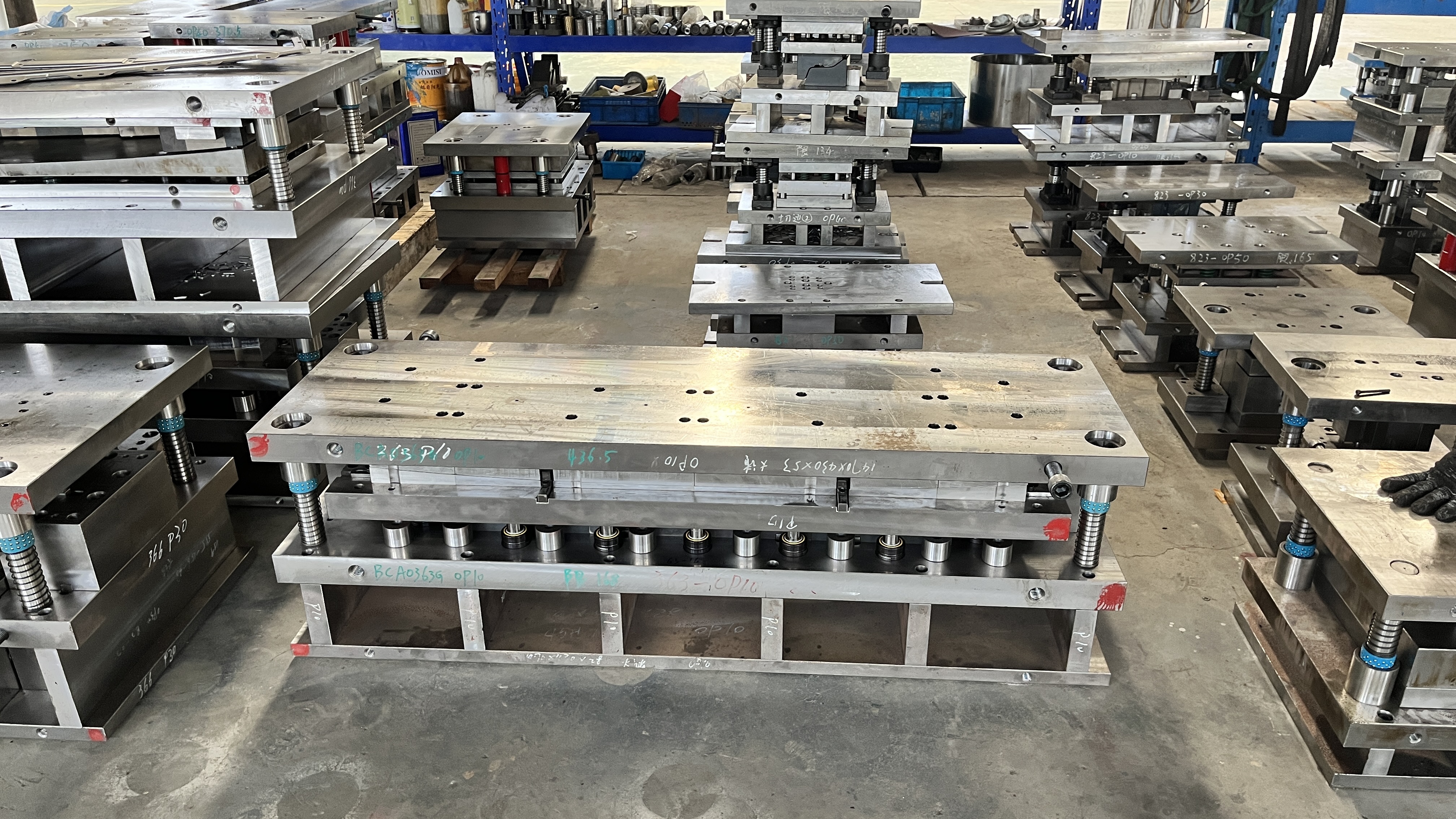 visual comparison of progressive compound transfer and stage stamping dies