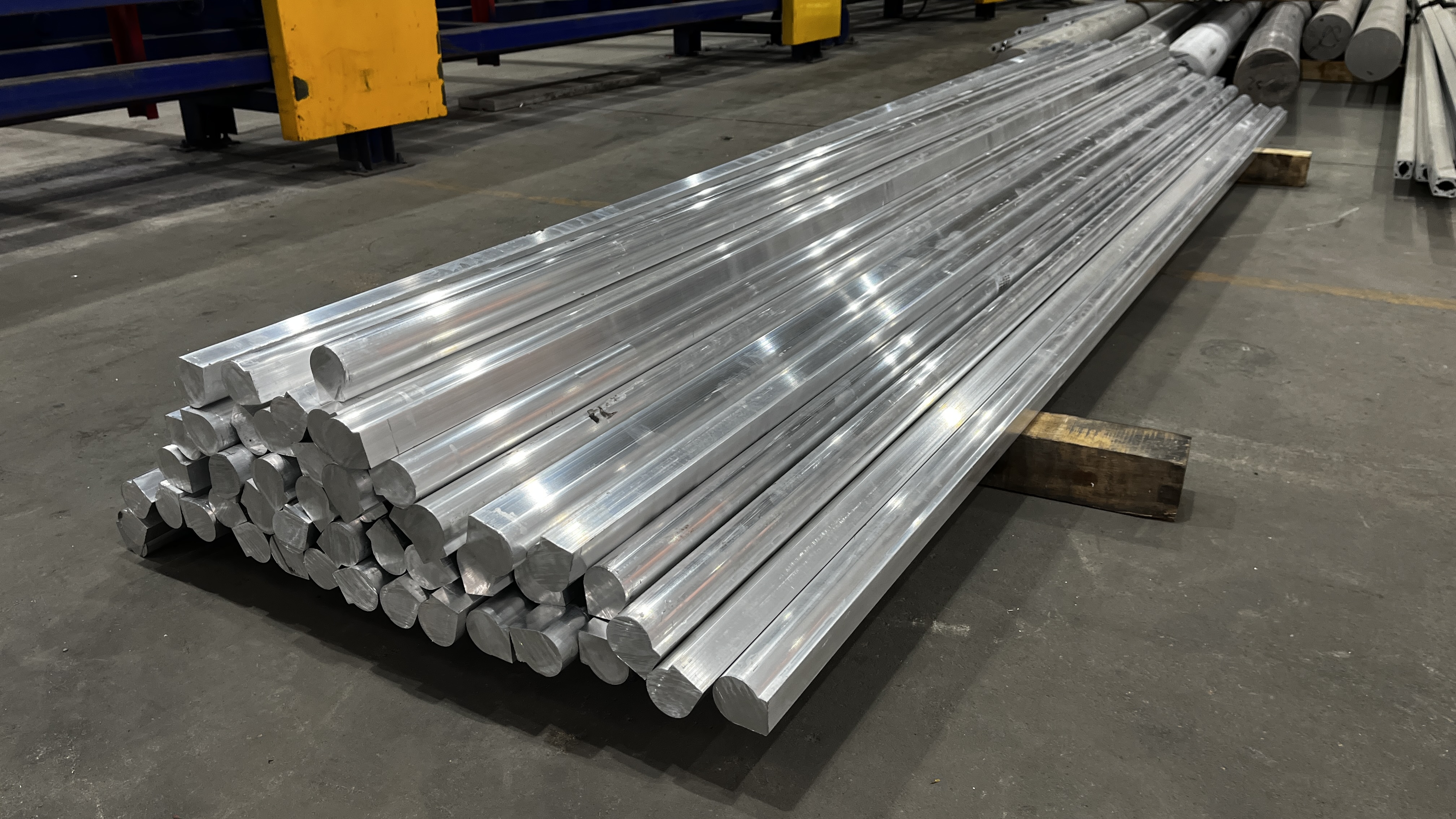 directional effects in aluminium extrusions and rolled sheets showing anisotropy