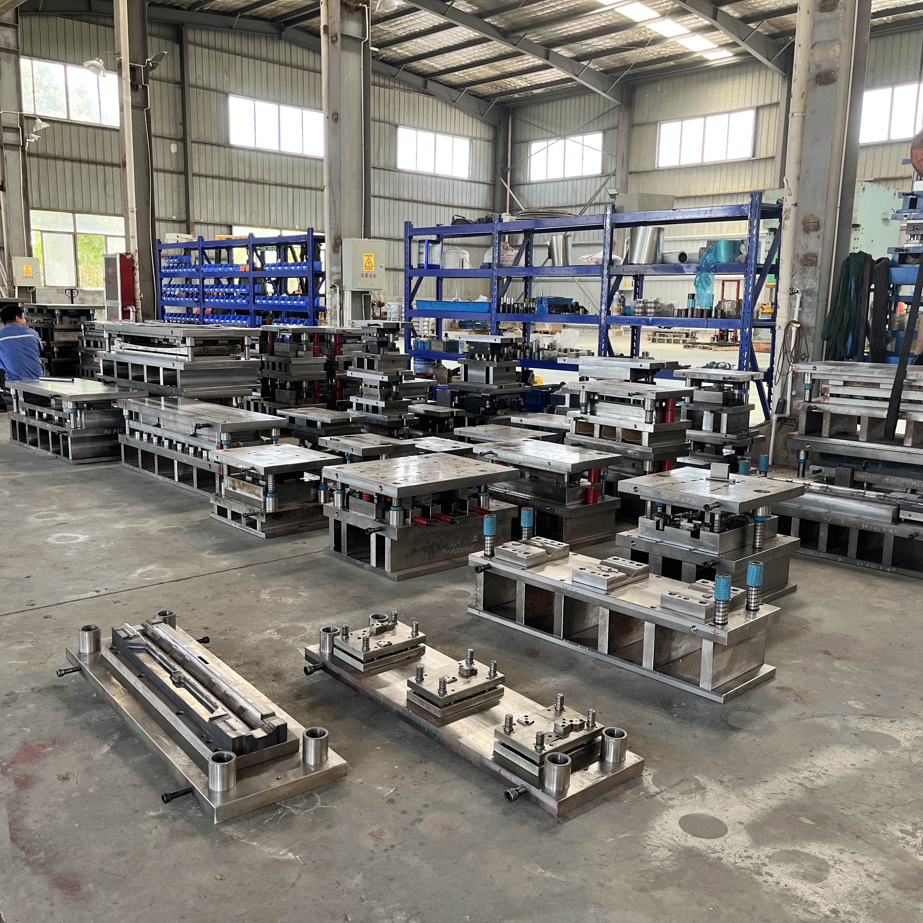 visual comparison of single hit progressive and transfer sheet metal die types