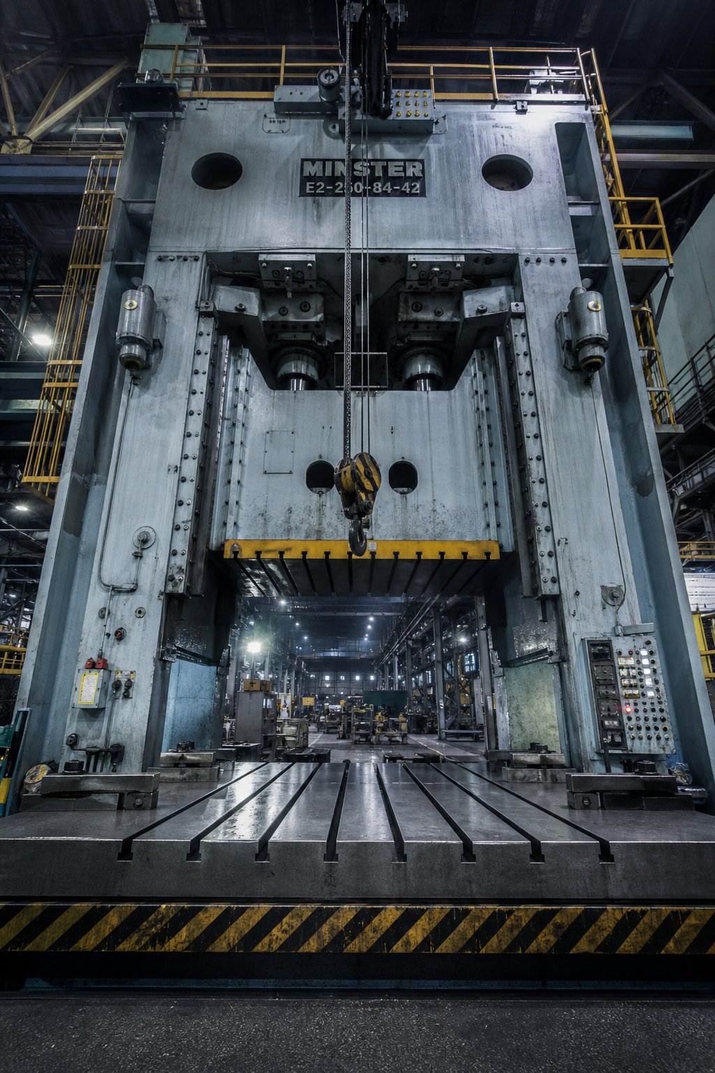 info-1-1 high tonnage stamping press with oversized bed area and overhead crane access for large die installation