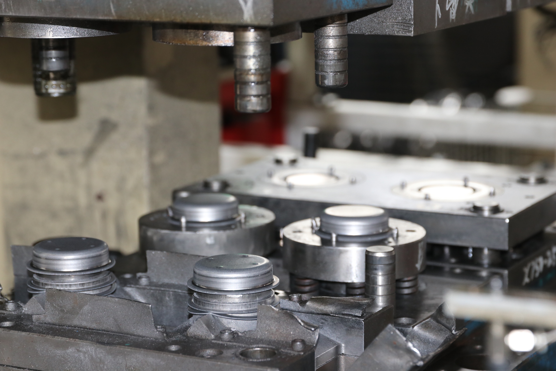 key components of a progressive die system