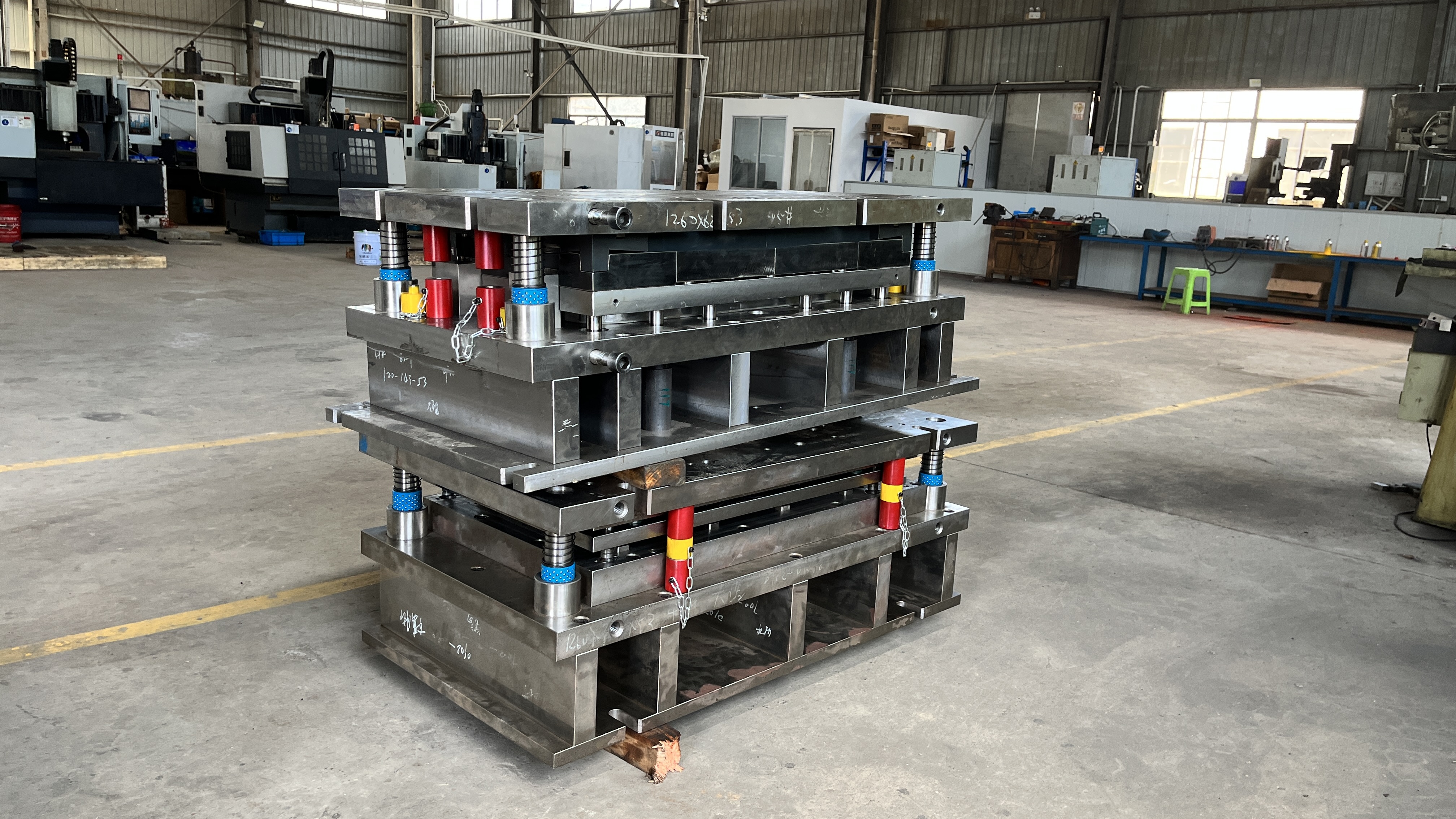 progressive die setup with integrated press and feed system