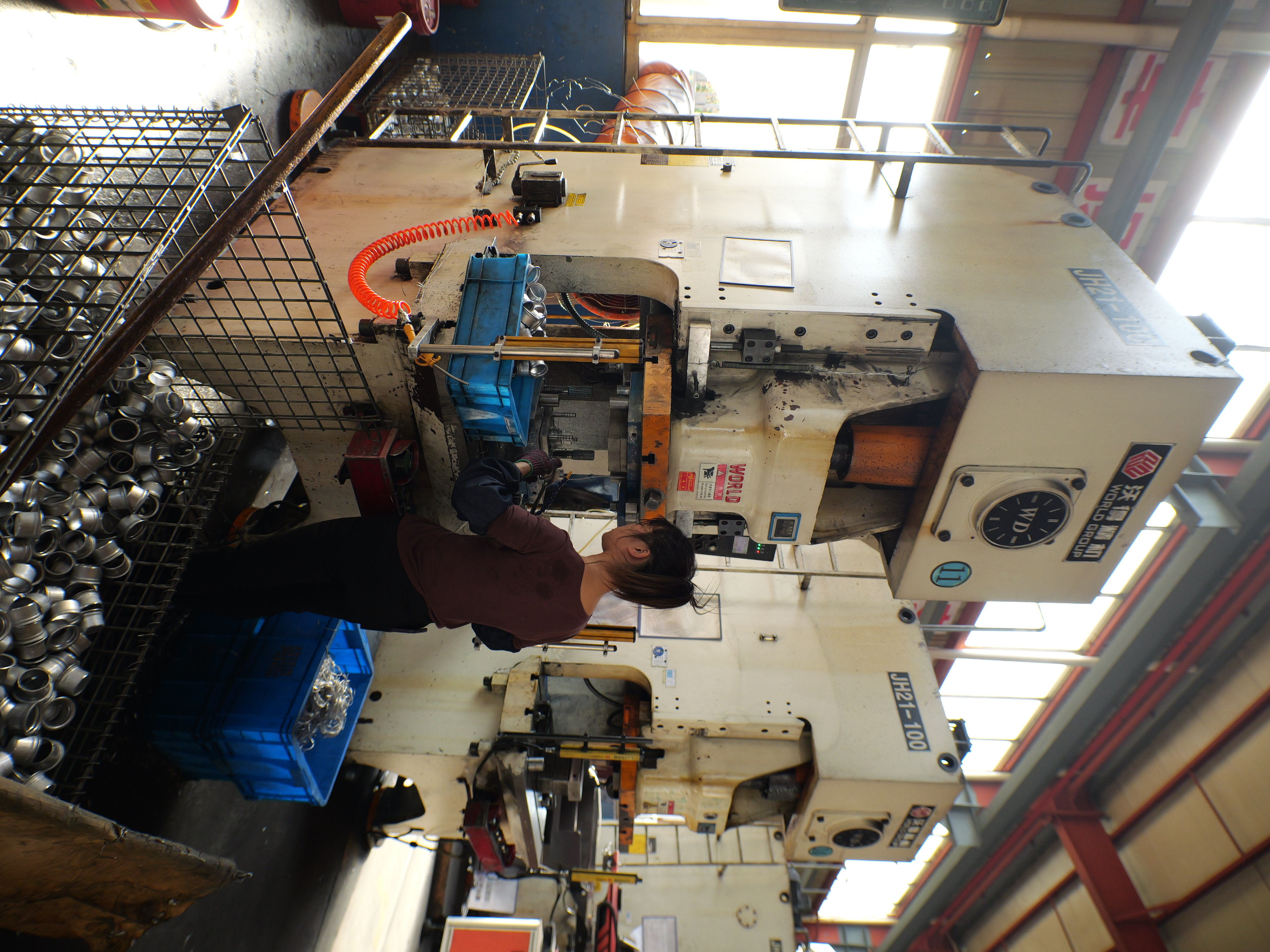 die casting process in a modern manufacturing facility