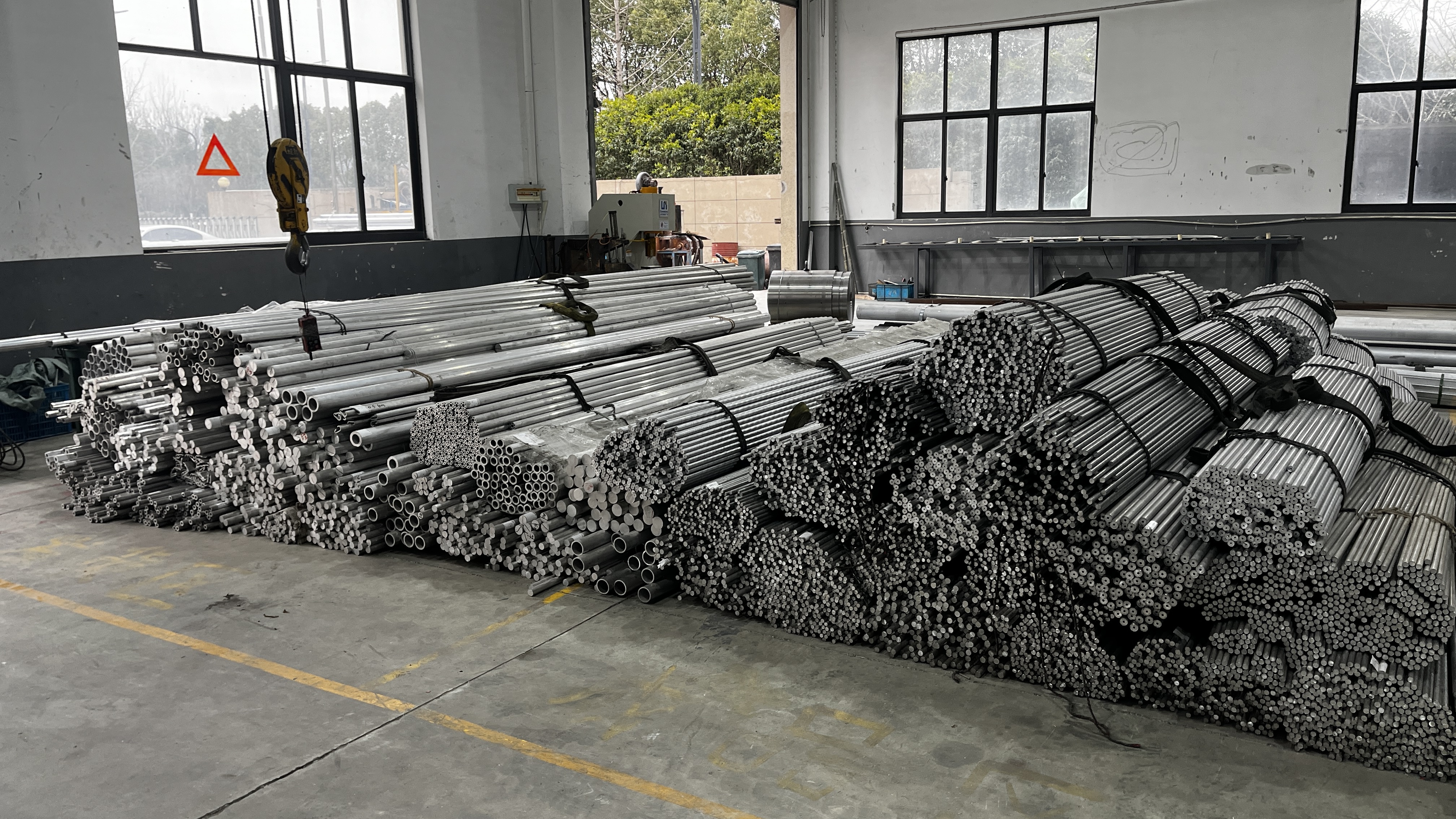 visual comparison of 6061 and 6063 aluminum profiles highlighting their distinct surface finishes and common uses