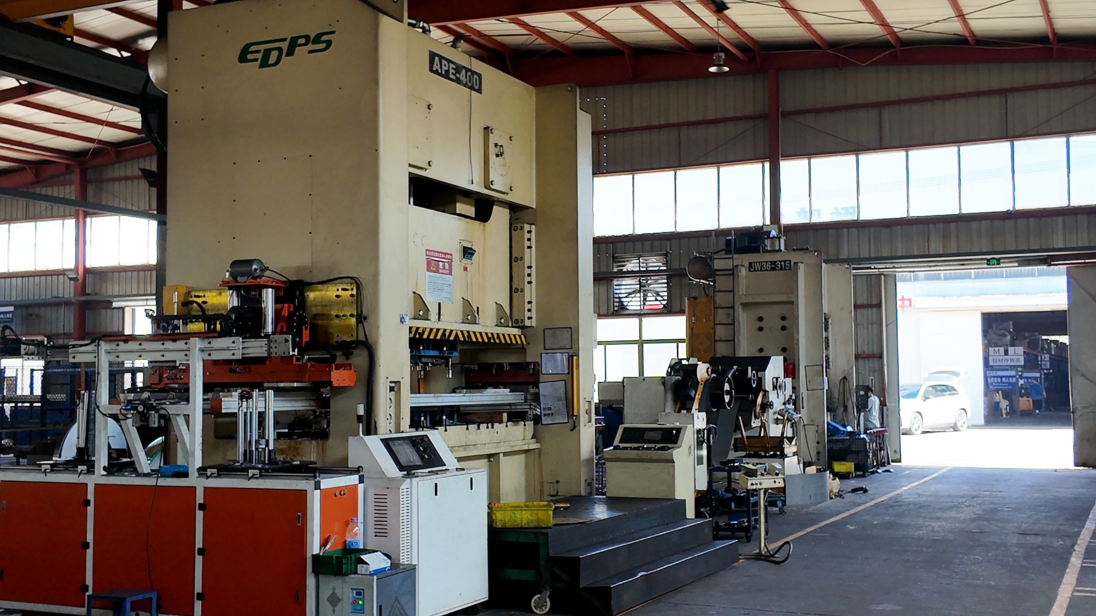 steel die casting tool shaping molten metal into precision parts in an industrial setting