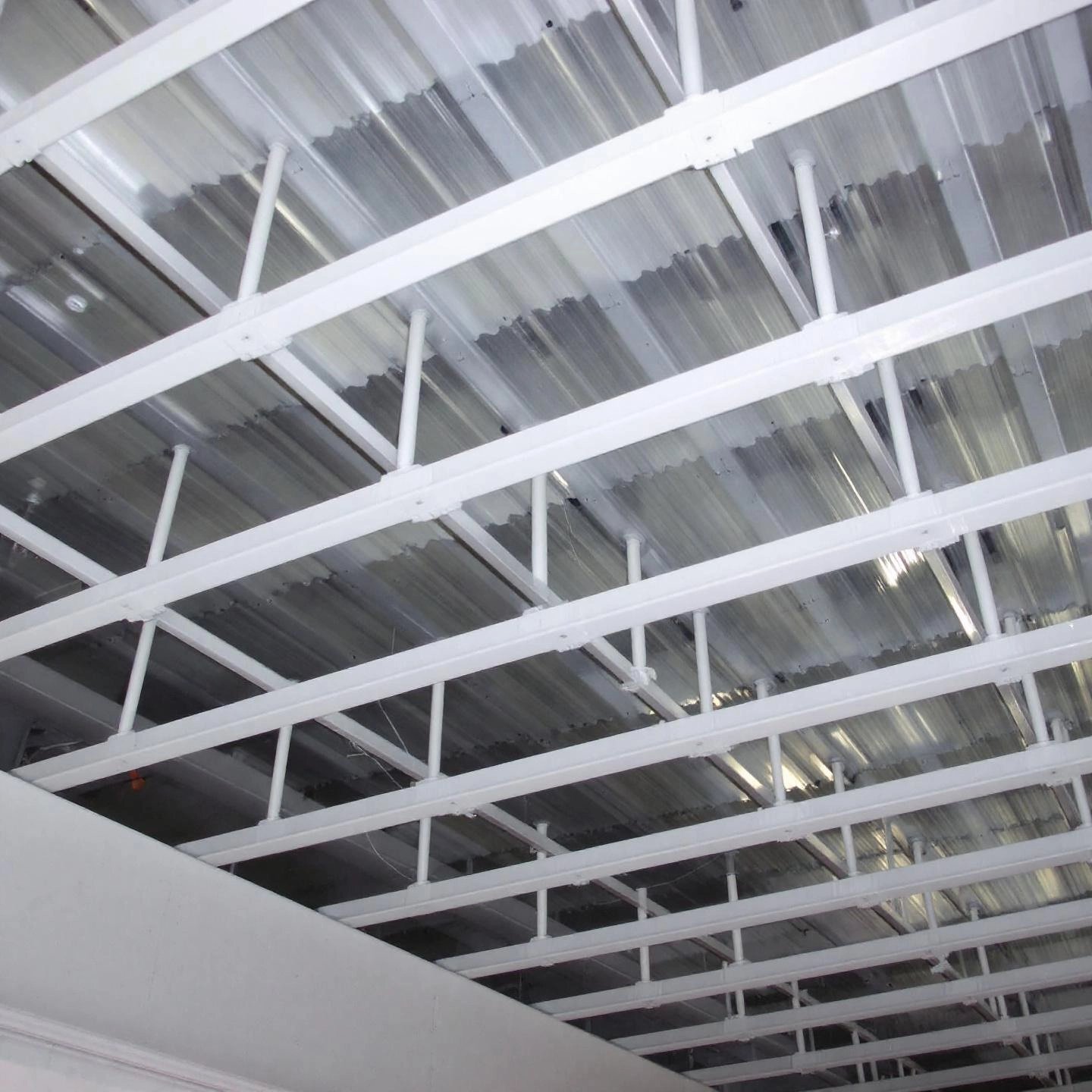 aluminum deck frame structure providing a stable foundation
